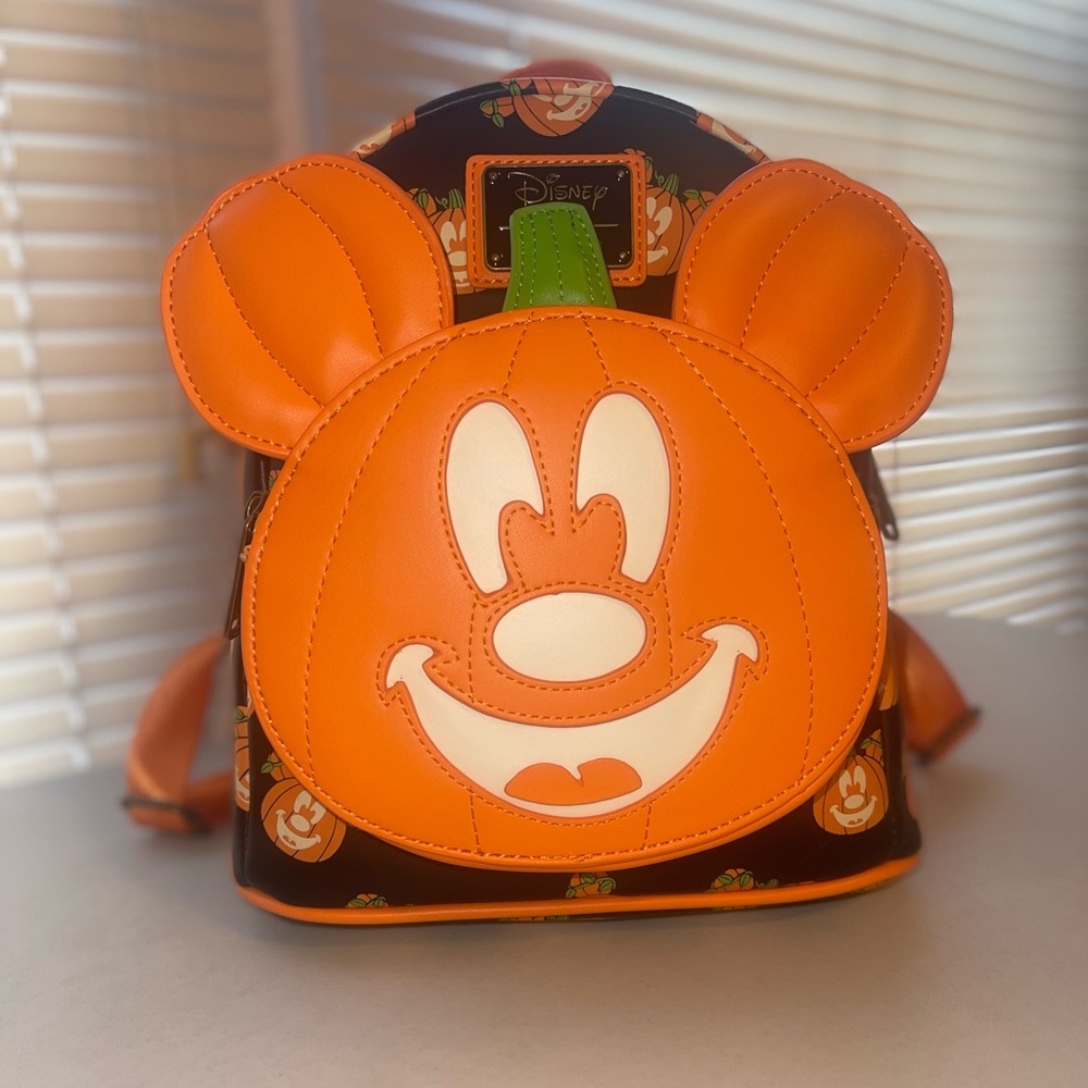 Loungefly Glow in the dark Mickey Mouse Jack-o-Lantern Backpack